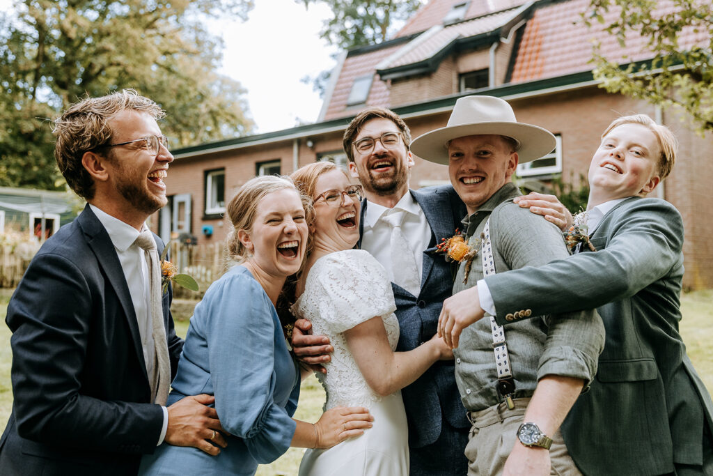 familiefoto tijdens bruiloft